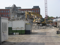 907768 Afbeelding van de laatste fase van de sloop van het voormalige kantoorgebouw van de Zwolsche Algemeene ...